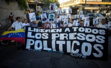 Excarcelan a otros 50 detenidos en protestas poselectorales en Venezuela