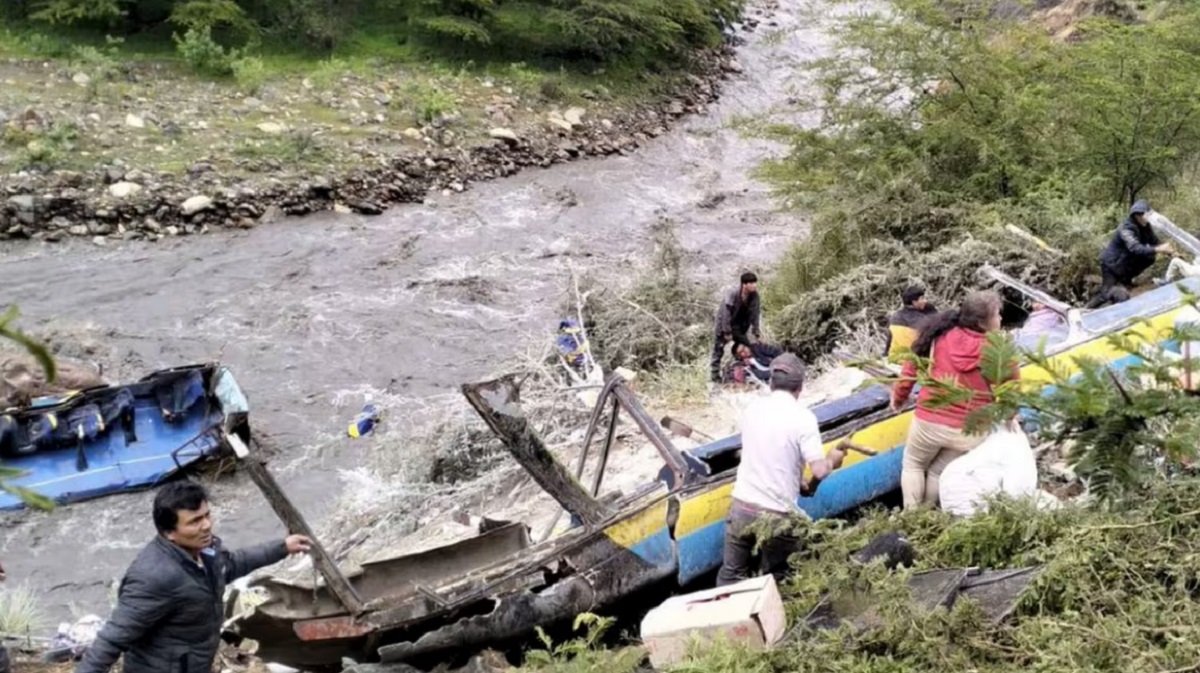 Los equipos especializados continúan haciendo labores de rescate en la zona Foto Archivo