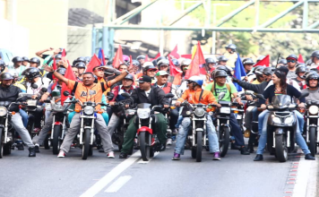 ¿Acto de intimidación? Motorizados chavistas recorren Caracas antes de la investidura de Maduro