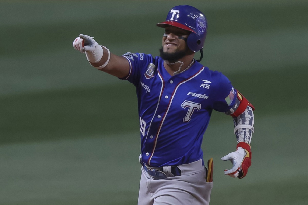 Matos superó a José Fernández que quedó en segundo lugar y Luisangel Acuña que quedó de tercero Foto Alejandro van Schermbeek