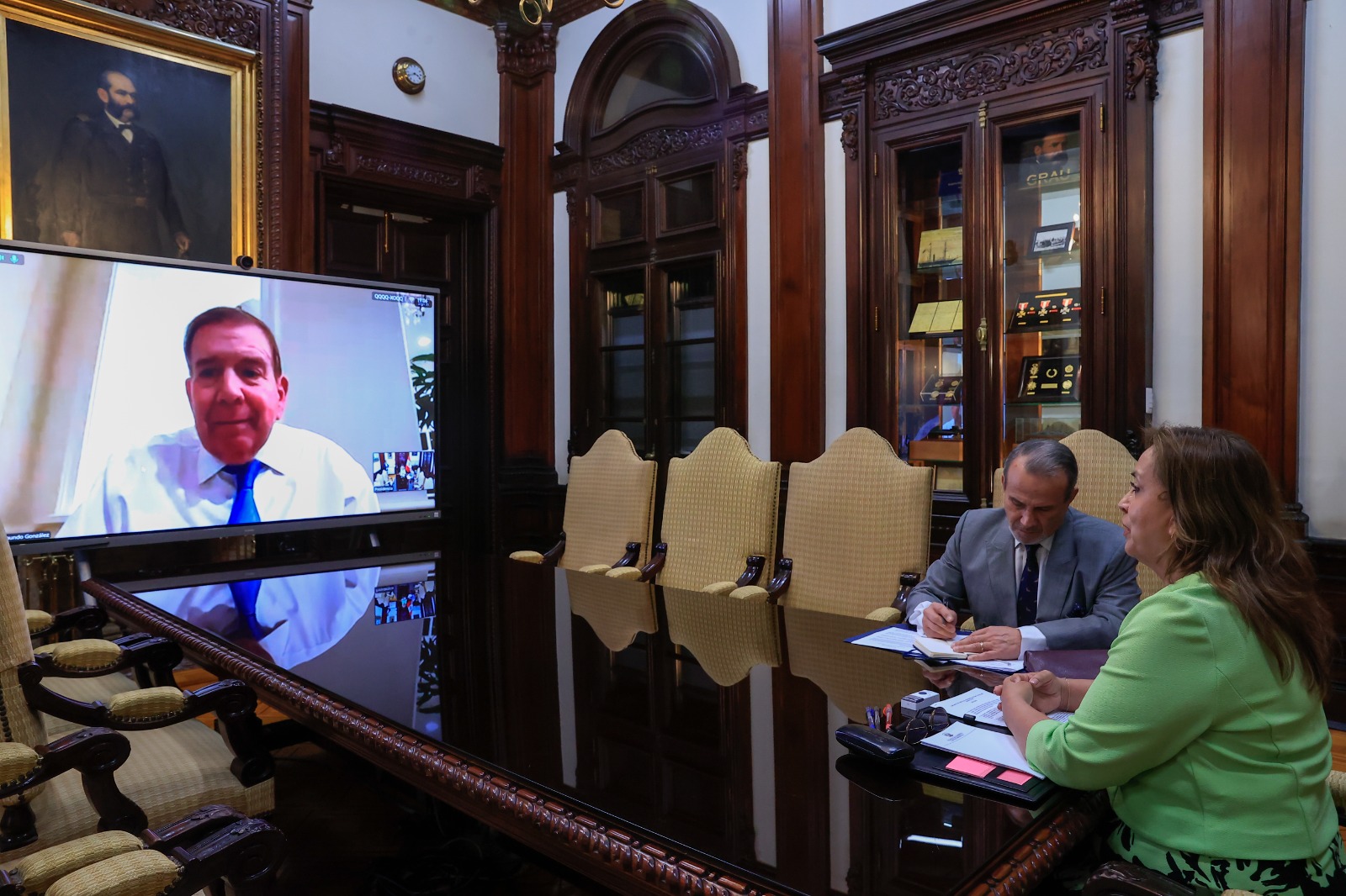 Perú reconoce el liderazgo y la valentía de González Urrutia en reunión virtual