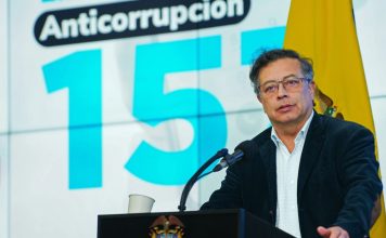 Petro rechaza vuelos con deportados colombianos si no reciben trato digno