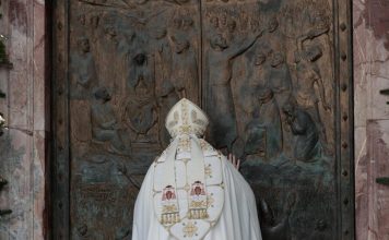 Abierta la quinta Puerta Santa del Jubileo en la basílica de San Pablo Extramuros de Roma