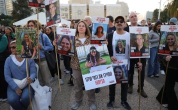 Llegan a Israel las tres rehenes liberadas por Hamás