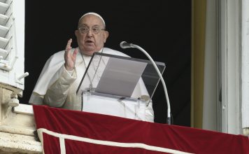 El Papa insta a Trump a construir un país sin odio ni discriminación y a promover la paz