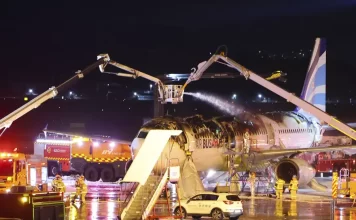 Cuatro heridos tras incendiarse un avión en el aeropuerto de Busan en Corea del Sur