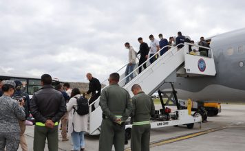 Llegó a Colombia tercer avión con 105 deportados de Estados Unidos