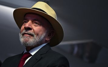 Lula sancionó ley que prohíbe celulares en escuelas