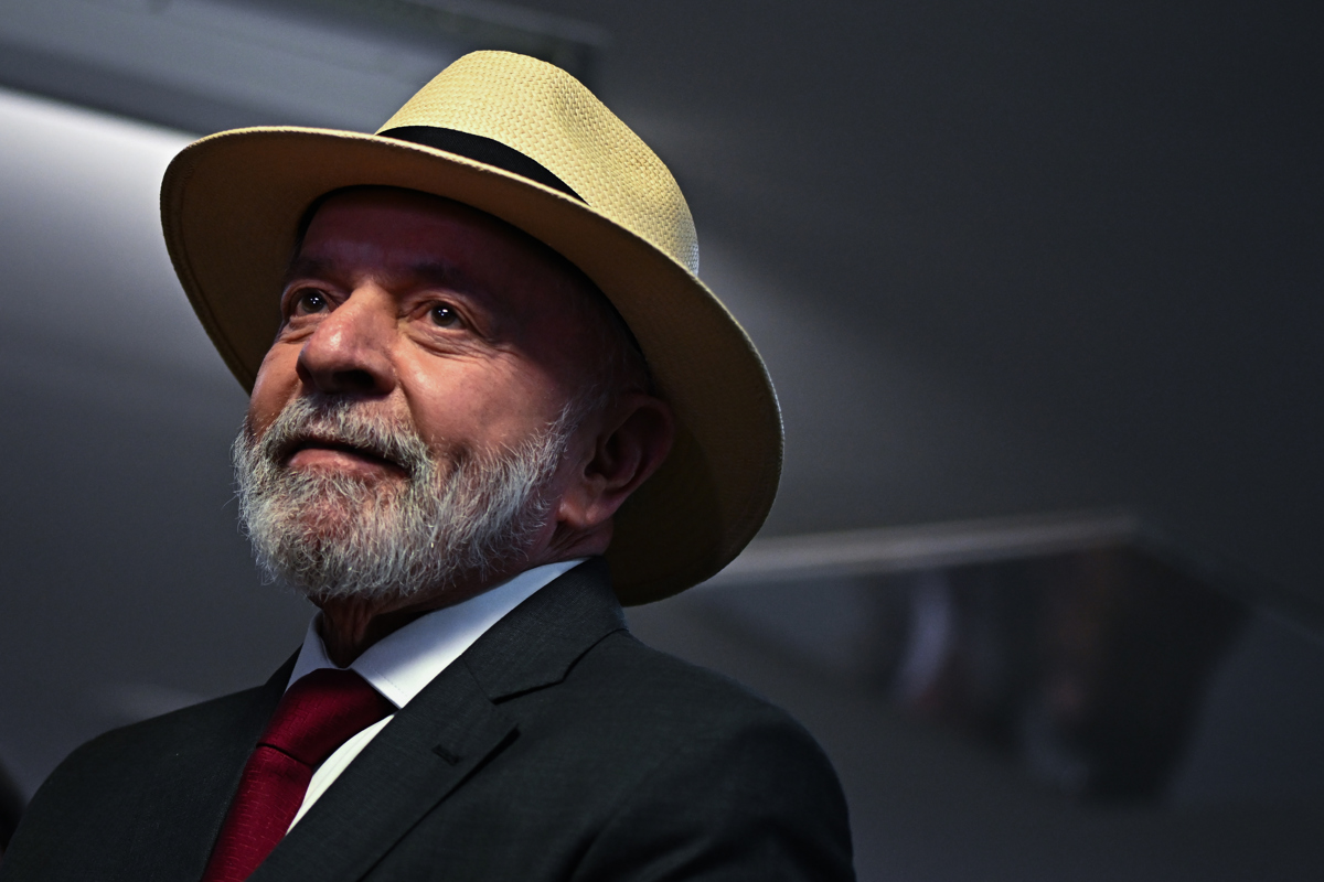 Lula sancionó ley que prohíbe celulares en escuelas