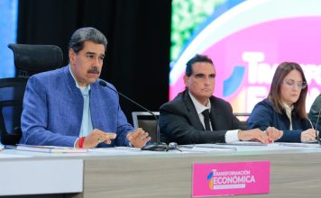 Maduro aspira a la producción de 1,5 millones de barriles diarios