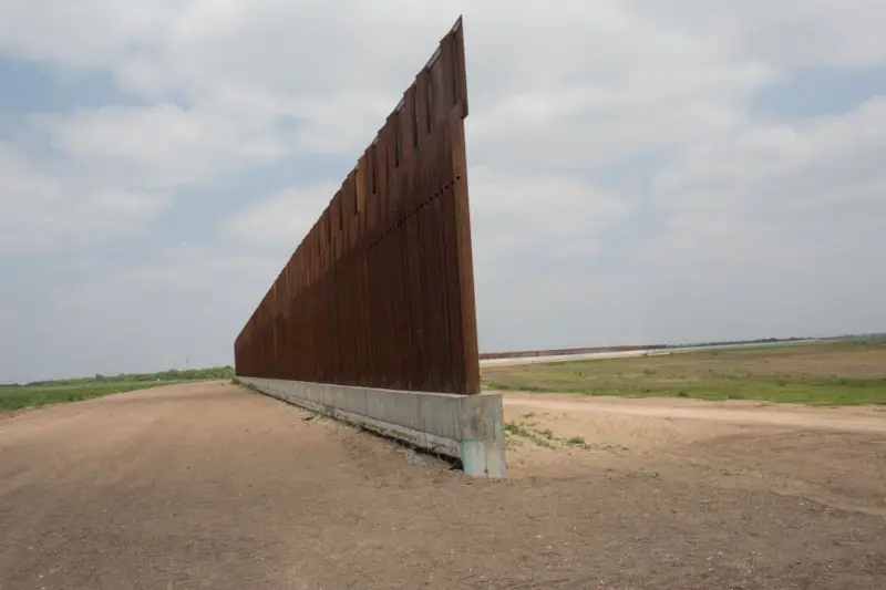 Trump prometió en campaña llevar a cabo la "mayor deportación de la historia" y culminar el muro fronterizo con México.