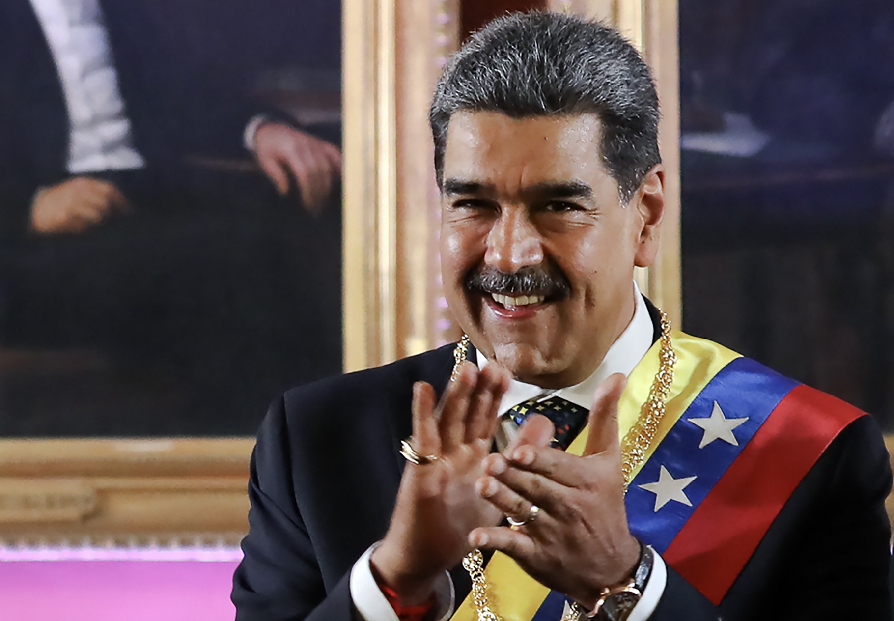 Sin demostrar el triunfo: Maduro juró como presidente electo de Venezuela