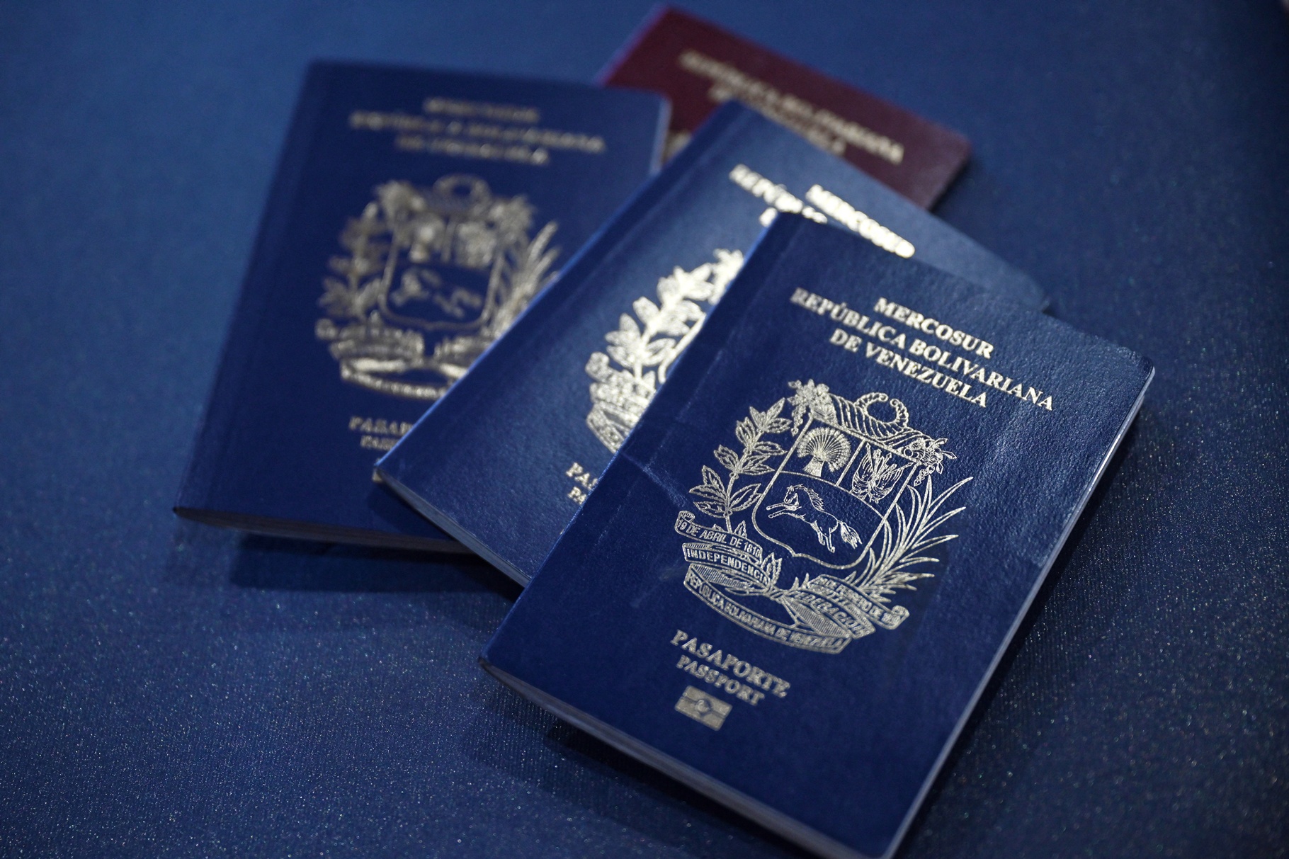 VENEZUELA-MIGRATION-TRAVEL-PASSPORT