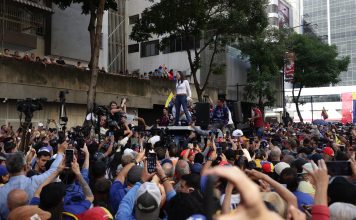 Ocho periodistas agredidos durante protestas opositoras en Venezuela