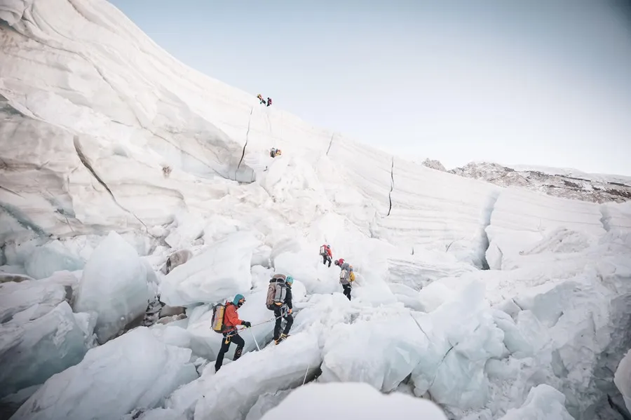 Everest no sufrió avalanchas por el terremoto en Tíbet