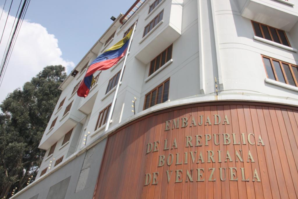 Bolivia denuncia atentado con disparos en Embajada de Venezuela