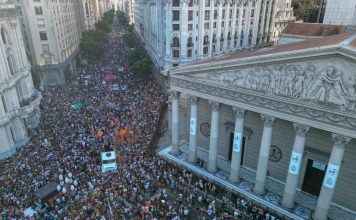 Comunidad LGBTQ+ marchó contra el discurso de Milei sobre la diversidad