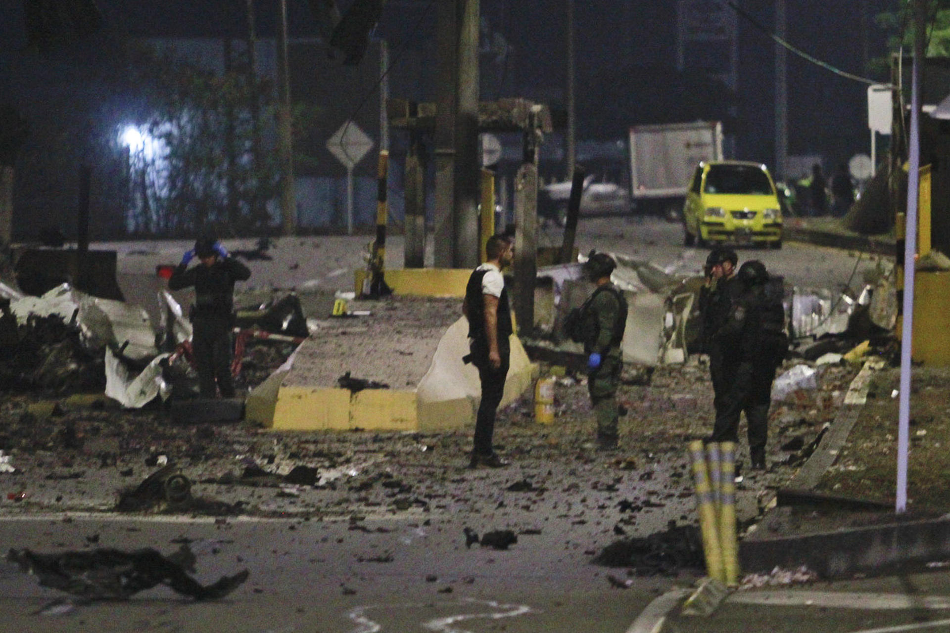 Las autoridades sospechan que el Ejército de Liberación Nacional podrían estar detrás del ataque en el peaje entre Colombia y Venezuela.