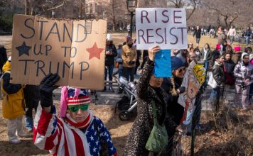 «Fascista»: Consignas contra Trump dominan manifestaciones del Día de la Mujer en EE UU «Fascista»: Consignas contra Trump dominan manifestaciones del Día de la Mujer en EE UU