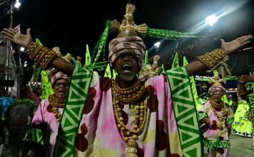Carnaval de Río de Janeiro: la euforia aumenta luego de que Brasil obtuviera su primer Oscar Carnaval de Río de Janeiro: la euforia aumenta luego de que Brasil obtuviera su primer Oscar