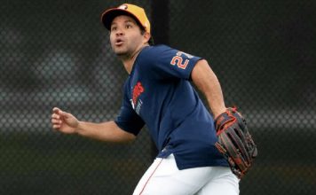 A José Altuve no le va bien en el jardín izquierdo