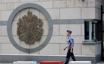 Rusia expulsó a dos diplomáticos británicos Rusia expulsó a dos diplomáticos británicos