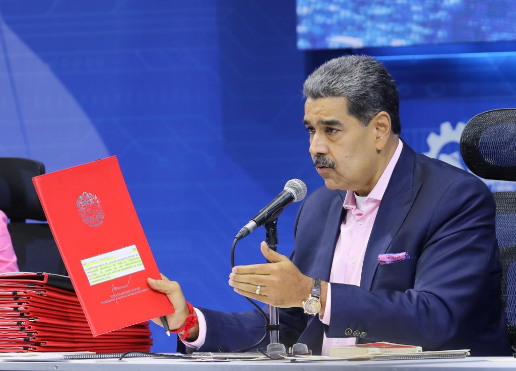 decreto de emergencia económica Maduro Venezuela economistas