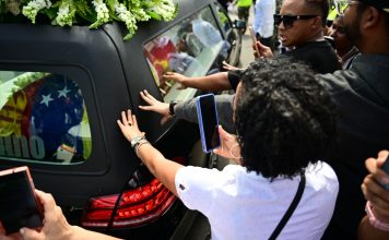 La bandera venezolana estuvo sobre el féretro de Rubby Pérez La bandera venezolana estuvo sobre el féretro de Rubby Pérez