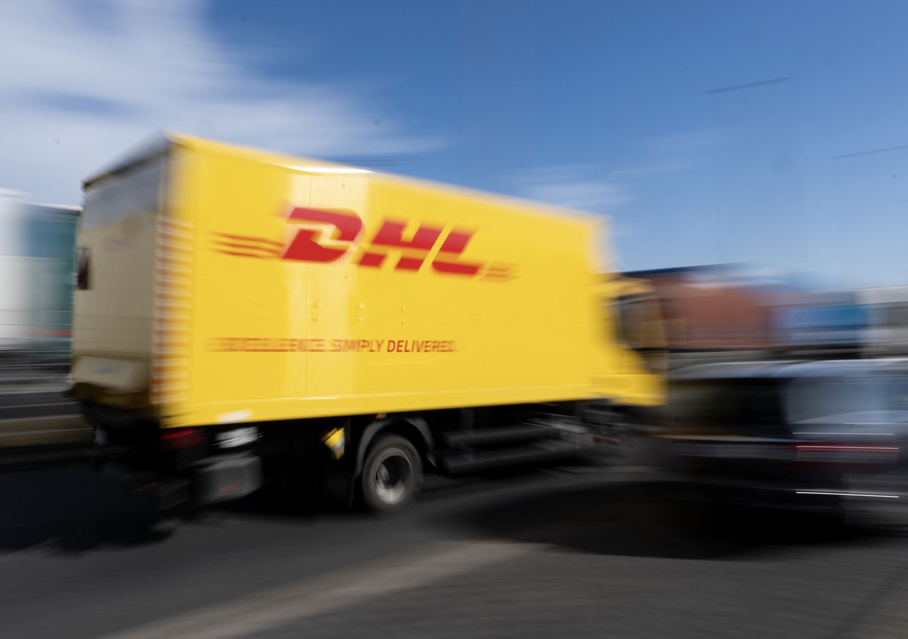 DHL suspendió envíos de más de 800 dólares a consumidores en Estados Unidos