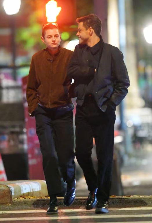 Rami Malek y Emma Corrin