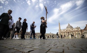 La muerte del papa Francisco tiñe de luto y tristeza la Plaza de San Pedro La muerte del papa Francisco tiñe de luto y tristeza la Plaza de San Pedro