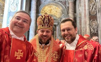 Revuelo por selfie de los cardenales electores más jóvenes en el cónclave