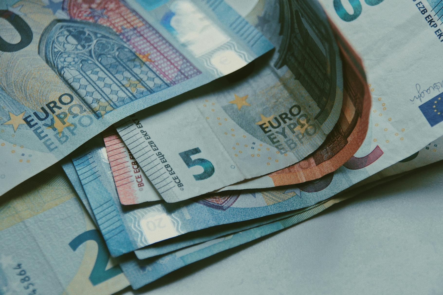 Rechazan el cobro de la póliza RCV calculada en euros