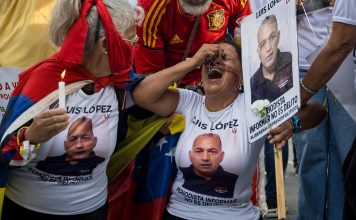 Familiares oraron frente a El Helicoide y exigieron la liberación de los presos políticos Familiares oraron frente a El Helicoide y exigieron la liberación de los presos políticos