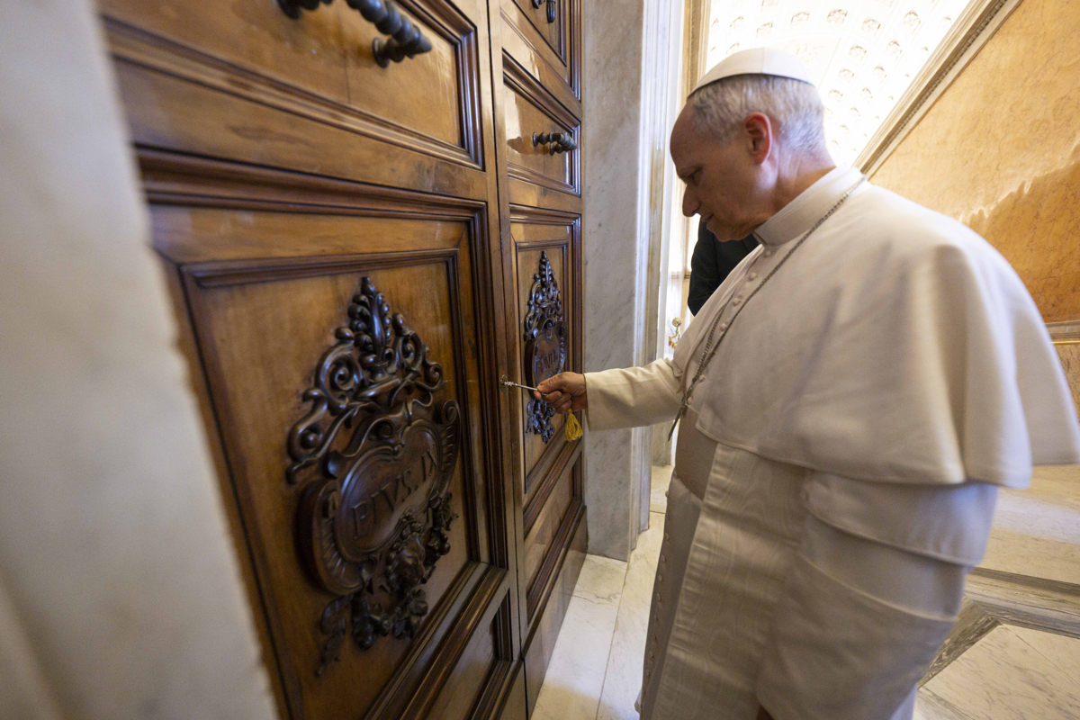 papa León XIV visita los apartamentos pontificios