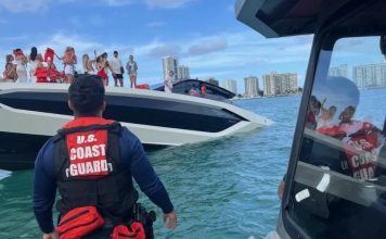 Investigan el hundimiento de un yate en Miami con 32 personas abordo, todas rescatadas Investigan el hundimiento de un yate en Miami con 32 personas abordo, todas rescatadas