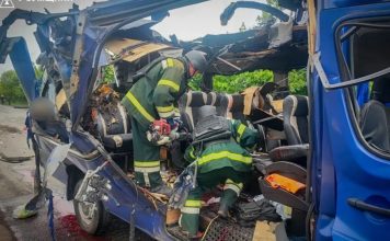 Nueve muertos en un ataque ruso con drones contra un autobús al noreste de Ucrania Nueve muertos en un ataque ruso con drones contra un autobús al noreste de Ucrania