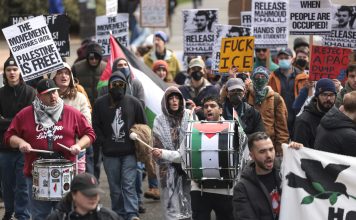 Treinta detenidos en la Universidad de Washington tras ocupación del edificio Treinta detenidos en la Universidad de Washington tras ocupación del edificio