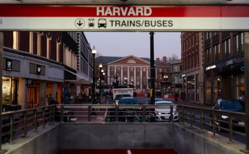 Trump congeló nuevas subvenciones a la Universidad de Harvard Trump congeló nuevas subvenciones a la Universidad de Harvard