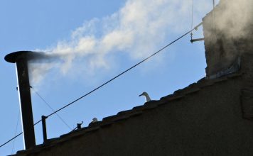 Fumata blanca: cardenales eligieron un nuevo Papa Fumata blanca: cardenales eligieron un nuevo Papa