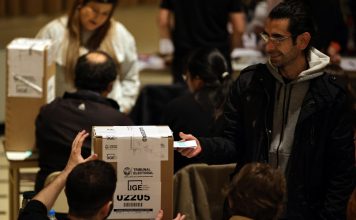 Partido de Milei se impone en elecciones legislativas de Buenos Aires: «Se pintó de violeta el bastión amarillo»