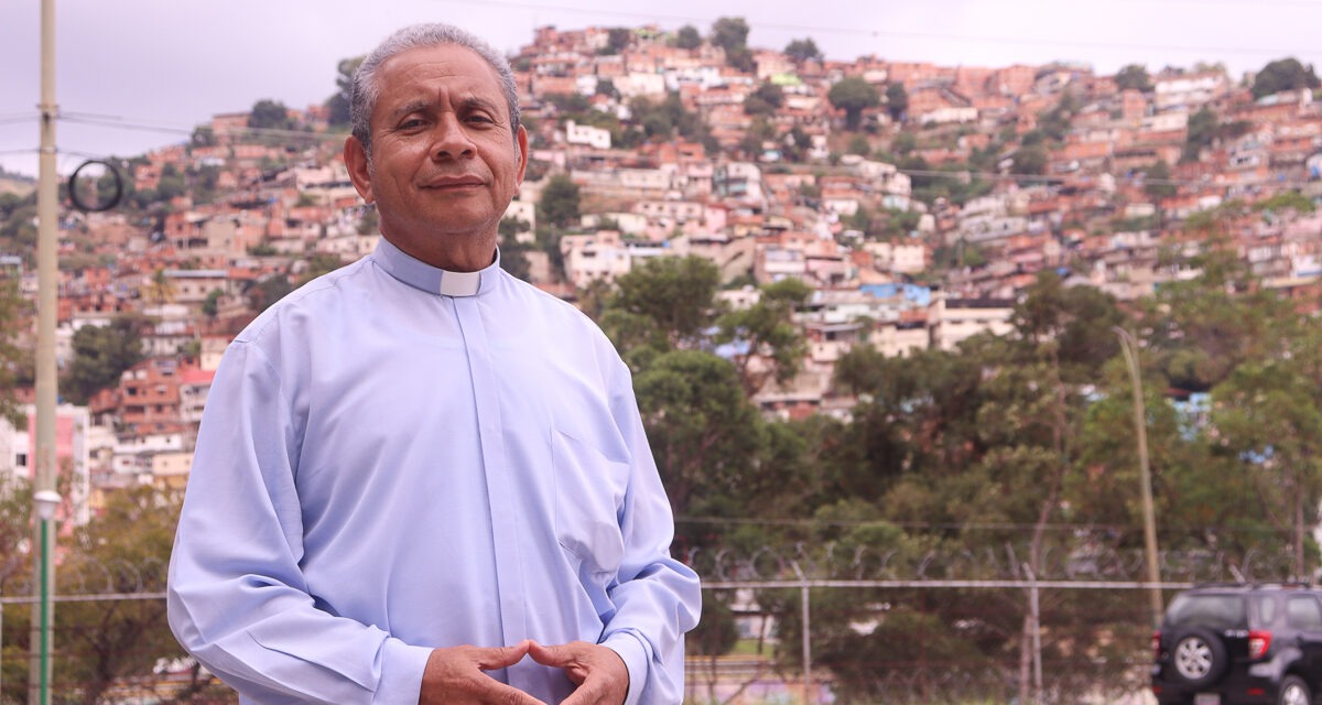 Padre Alfredo Infante, S.J.: “Francisco recuperó el espíritu de la Iglesia primitiva en su pontificado”