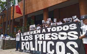 Familiares de presos políticos piden a Sheinbaum intervención urgente ante crisis en Venezuela