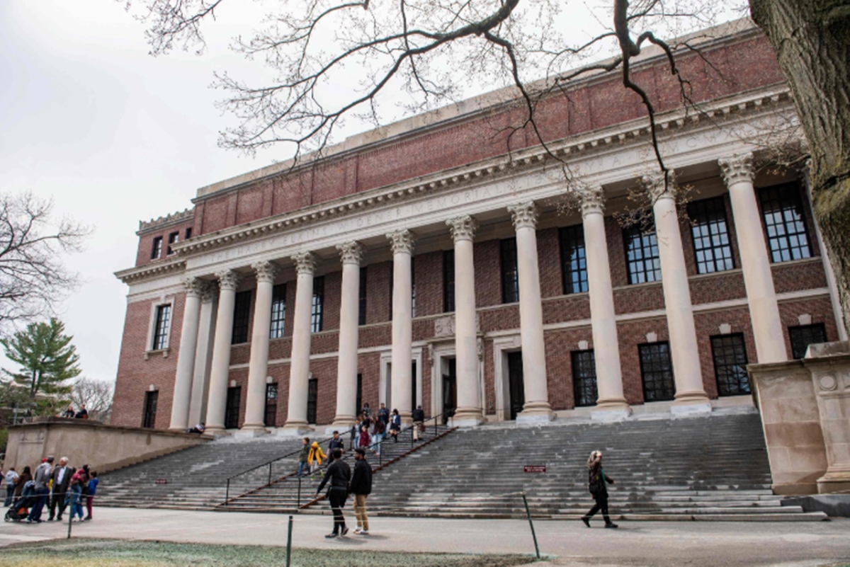 Harvard Trump