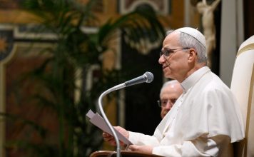 León XIV llama a usar la doctrina social como guía ante la crisis global
