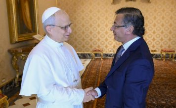 Petro propone al Papa retomar negociación de paz con el ELN en el Vaticano