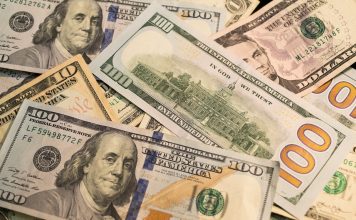 Así cerraron el dólar oficial y el paralelo este viernes