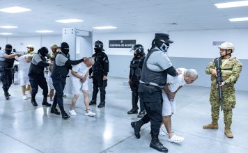Una juez respalda a Trump en el uso de una ley de guerra para expulsar a migrantes, en su mayoría venezolanos