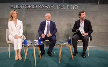 Espinosa de los Monteros anima al PP y a Vox a entenderse porque tienen un enemigo común Espinosa de los Monteros anima al PP y a Vox a entenderse porque tienen un enemigo común
