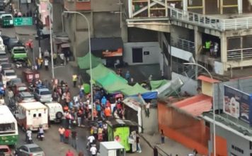 11 heridos tras caer vehículo desde un estacionamiento en Caracas 11 heridos tras caer vehículo desde un estacionamiento en Caracas